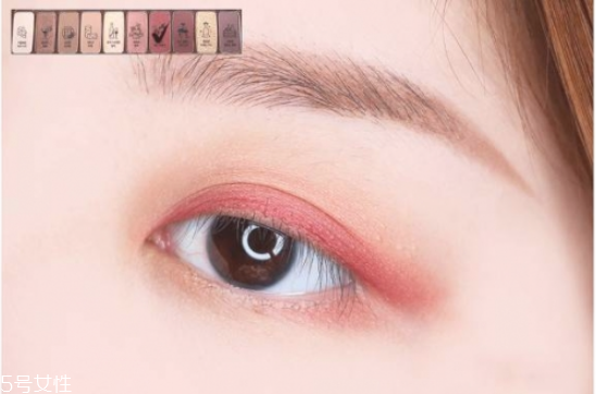 酒紅色眼妝畫法技巧 秋冬必入的酒紅色眼影推薦 酒紅色眼妝畫法技巧 秋冬必入的酒紅色眼影推薦