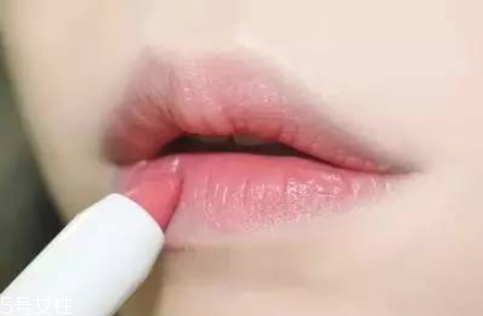 酒紅色眼妝畫法技巧 秋冬必入的酒紅色眼影推薦 酒紅色眼妝畫法技巧 秋冬必入的酒紅色眼影推薦