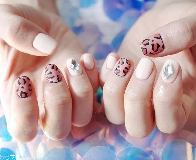 2018新款秋冬豹紋美甲 日常又有氣質(zhì)的美甲 2018新款秋冬豹紋美甲 日常又有氣質(zhì)的美甲