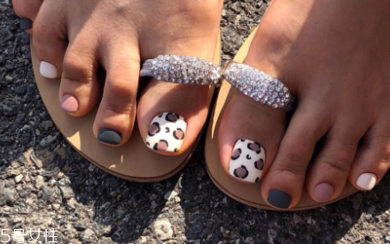 2018新款秋冬豹紋美甲 日常又有氣質(zhì)的美甲 2018新款秋冬豹紋美甲 日常又有氣質(zhì)的美甲