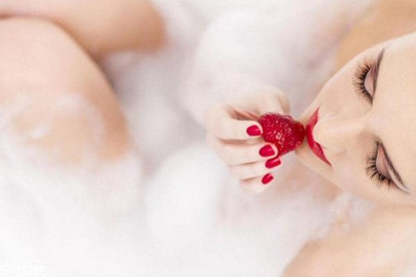 卸妝油有什么作用 卸妝油別的用處 卸妝油有什么作用 卸妝油別的用處