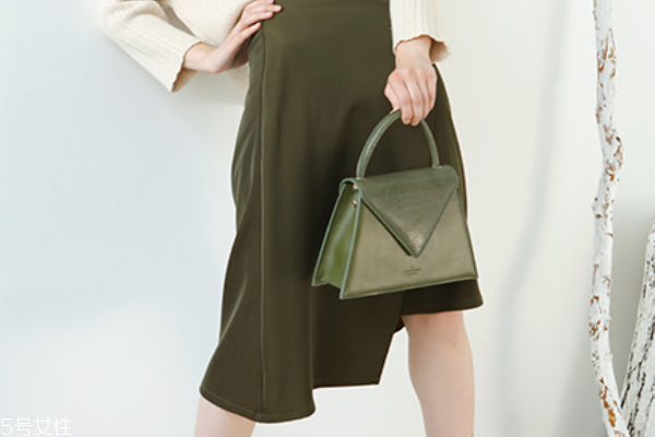 皮包有褶皺怎么辦 輕松修復(fù)變形包包 皮包有褶皺怎么辦 輕松修復(fù)變形包包