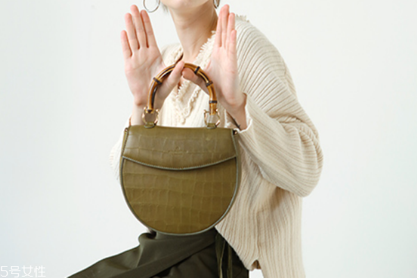 皮包掉皮怎么修復(fù) 學(xué)會使用鞋粉