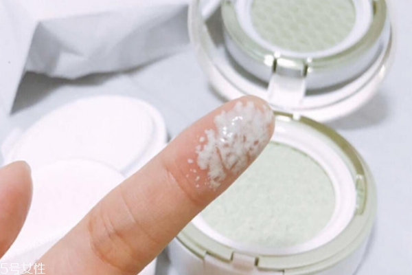 氣墊隔離霜和普通隔離霜哪個(gè)好 2種包裝大pk