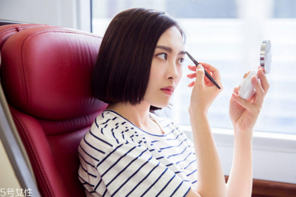 秋冬怎么化妝步驟 不知道的看過(guò)來(lái) 秋冬怎么化妝步驟 不知道的看過(guò)來(lái)