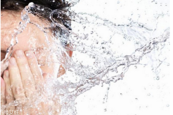 還敢擠痘痘，你知道擠出來的是什么嗎