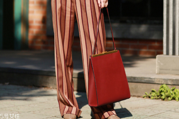 皮包里面臟了怎么清洗 不要泡在水里 皮包里面臟了怎么清洗 不要泡在水里