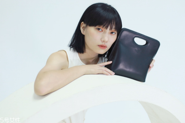 皮包里面臟了怎么清洗 不要泡在水里 皮包里面臟了怎么清洗 不要泡在水里