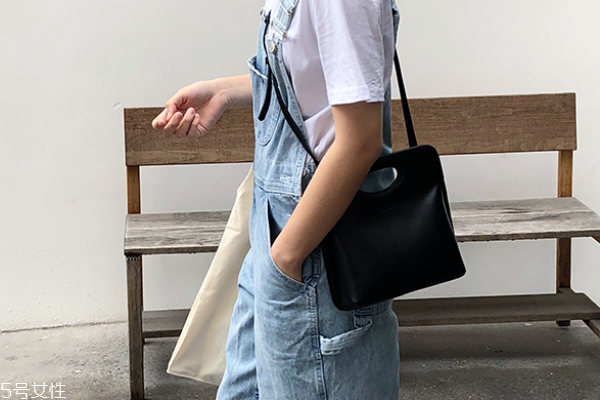 皮包沾上紅酒怎么清洗 這樣來(lái)處理 皮包沾上紅酒怎么清洗 這樣來(lái)處理