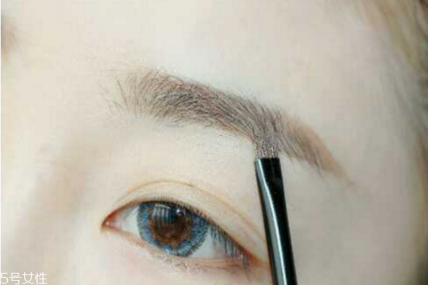 萬(wàn)圣節(jié)妝容教程 創(chuàng)意彩妝吸血鬼妝容 萬(wàn)圣節(jié)妝容教程 創(chuàng)意彩妝吸血鬼妝容