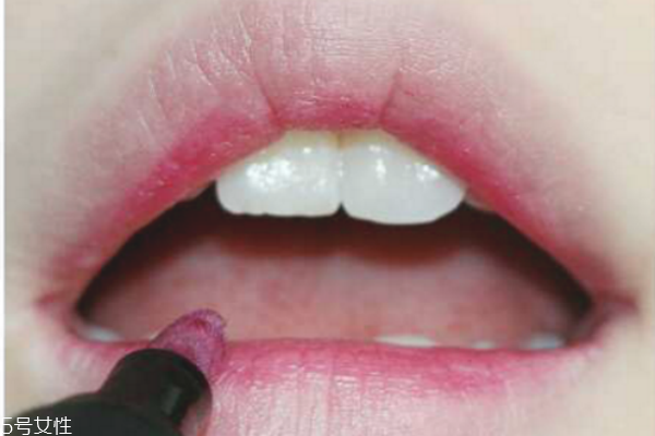 萬(wàn)圣節(jié)妝容教程 創(chuàng)意彩妝吸血鬼妝容 萬(wàn)圣節(jié)妝容教程 創(chuàng)意彩妝吸血鬼妝容