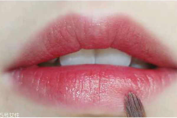 萬(wàn)圣節(jié)妝容教程 創(chuàng)意彩妝吸血鬼妝容 萬(wàn)圣節(jié)妝容教程 創(chuàng)意彩妝吸血鬼妝容