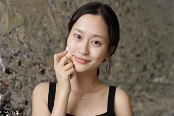 萬(wàn)圣節(jié)妝容教程 創(chuàng)意彩妝吸血鬼妝容 萬(wàn)圣節(jié)妝容教程 創(chuàng)意彩妝吸血鬼妝容