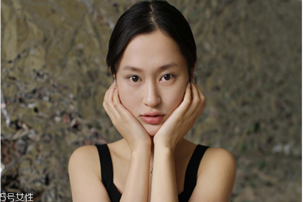 萬(wàn)圣節(jié)妝容教程 創(chuàng)意彩妝吸血鬼妝容 萬(wàn)圣節(jié)妝容教程 創(chuàng)意彩妝吸血鬼妝容