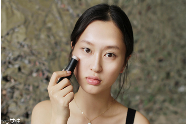 萬(wàn)圣節(jié)妝容教程 創(chuàng)意彩妝吸血鬼妝容 萬(wàn)圣節(jié)妝容教程 創(chuàng)意彩妝吸血鬼妝容