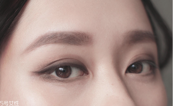 萬(wàn)圣節(jié)妝容教程 創(chuàng)意彩妝吸血鬼妝容 萬(wàn)圣節(jié)妝容教程 創(chuàng)意彩妝吸血鬼妝容