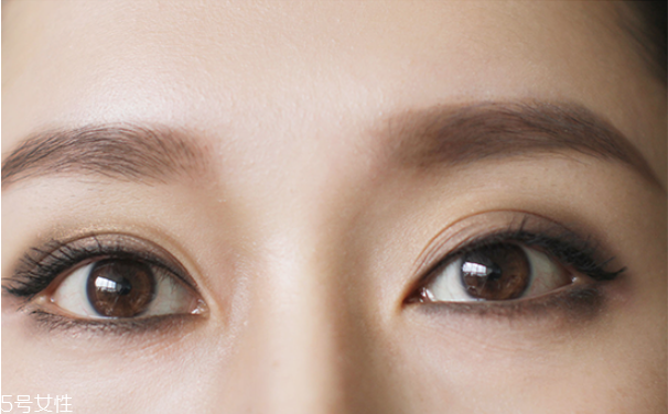 萬(wàn)圣節(jié)妝容教程 創(chuàng)意彩妝吸血鬼妝容 萬(wàn)圣節(jié)妝容教程 創(chuàng)意彩妝吸血鬼妝容