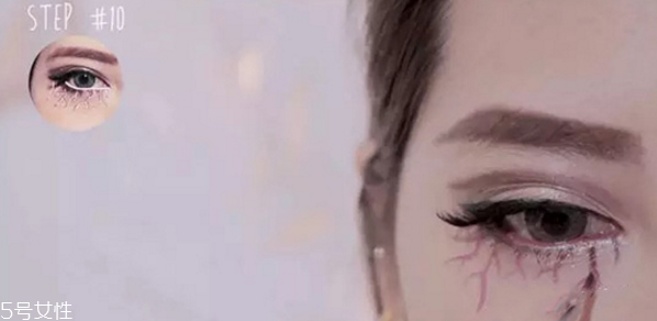 萬(wàn)圣節(jié)妝容教程 創(chuàng)意彩妝吸血鬼妝容 萬(wàn)圣節(jié)妝容教程 創(chuàng)意彩妝吸血鬼妝容