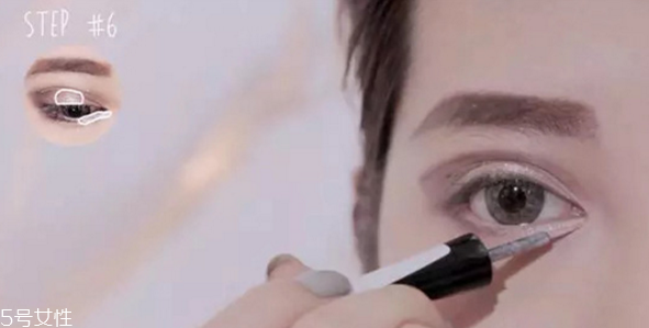 萬(wàn)圣節(jié)妝容教程 創(chuàng)意彩妝吸血鬼妝容 萬(wàn)圣節(jié)妝容教程 創(chuàng)意彩妝吸血鬼妝容