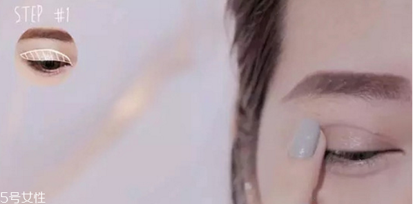 萬(wàn)圣節(jié)妝容教程 創(chuàng)意彩妝吸血鬼妝容 萬(wàn)圣節(jié)妝容教程 創(chuàng)意彩妝吸血鬼妝容