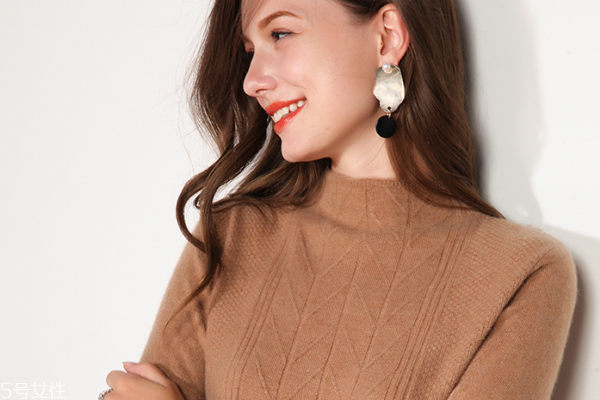 山羊絨毛衣可以機(jī)洗嗎 要用洗衣袋 山羊絨毛衣可以機(jī)洗嗎 要用洗衣袋