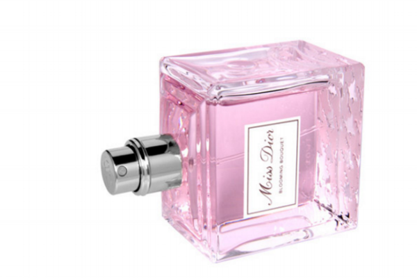 年輕女生適合用什么香水 適合少女用的香水 年輕女生適合用什么香水 適合少女用的香水