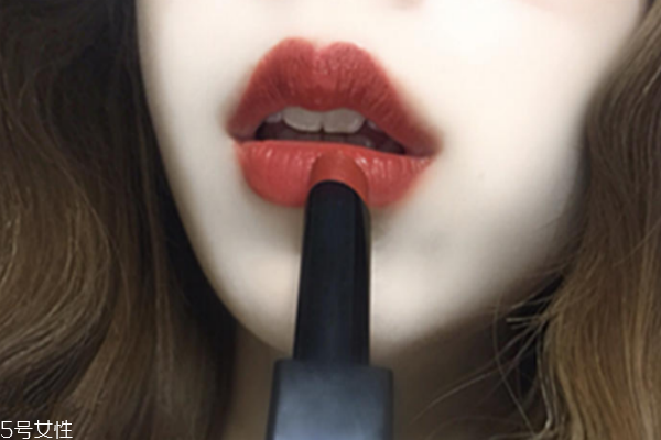 口紅放很久還能用嗎 得看開封時間 口紅放很久還能用嗎 得看開封時間