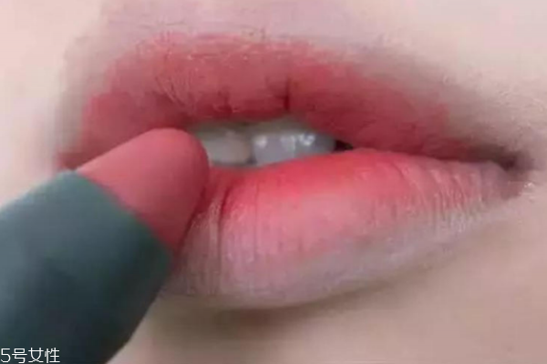 口紅放很久還能用嗎 得看開封時間 口紅放很久還能用嗎 得看開封時間