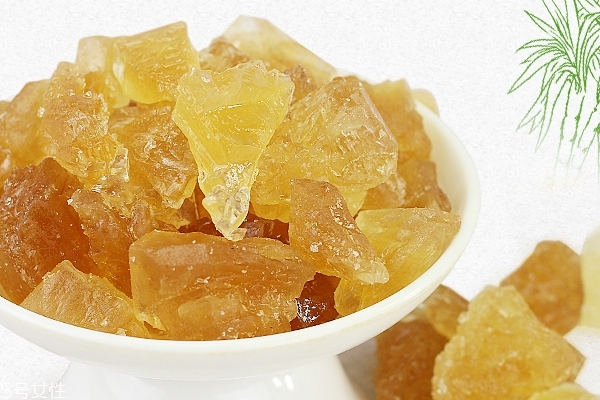 冰糖要買什么顏色的好 首選是黃色 冰糖要買什么顏色的好 首選是黃色