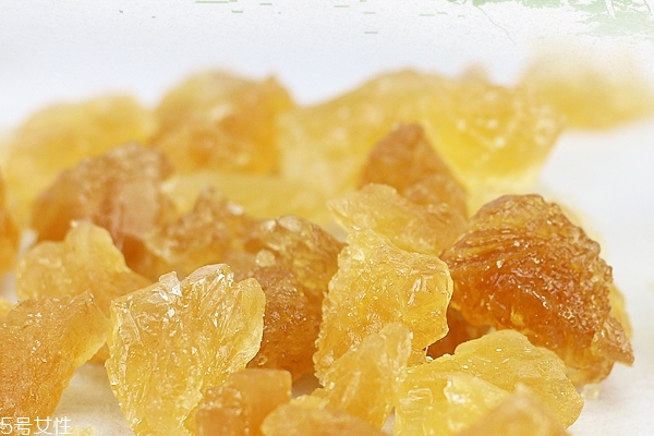 冰糖要買什么顏色的好 首選是黃色 冰糖要買什么顏色的好 首選是黃色