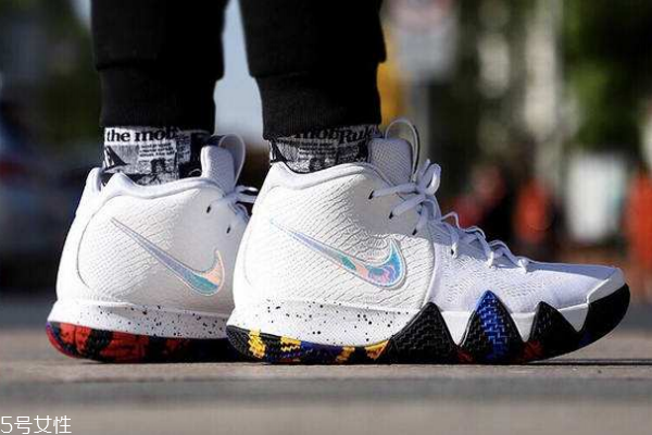 耐克歐文4ncaa鞋底隨機嗎 炫彩潑墨大底 耐克歐文4ncaa鞋底隨機嗎 炫彩潑墨大底