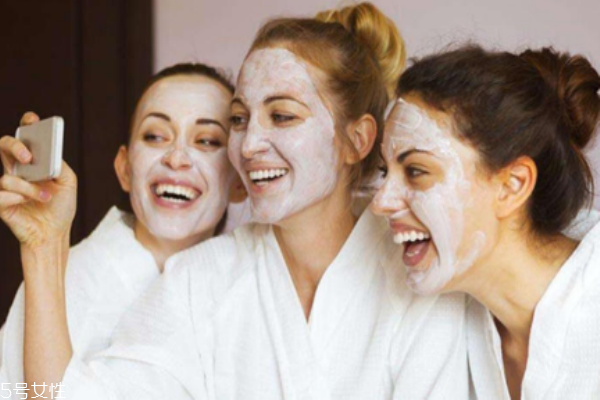 為什么敷完面膜臉更干 這3件事得不償失 為什么敷完面膜臉更干 這3件事得不償失