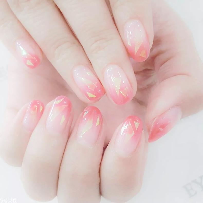 莫蘭迪色系指甲油有哪些 這幾個(gè)牌子顯白又耐看 莫蘭迪色系指甲油有哪些 這幾個(gè)牌子顯白又耐看