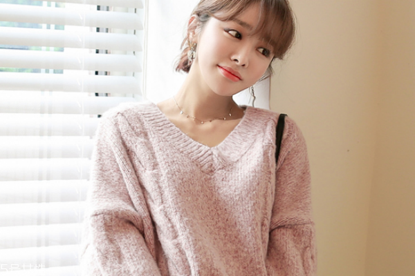 毛衣為什么不能機(jī)洗 會(huì)把毛衣洗壞 毛衣為什么不能機(jī)洗 會(huì)把毛衣洗壞