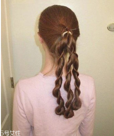 花瓣頭的扎法圖解步驟 今年最in丸子頭扎法 花瓣頭的扎法圖解步驟 今年最in丸子頭扎法