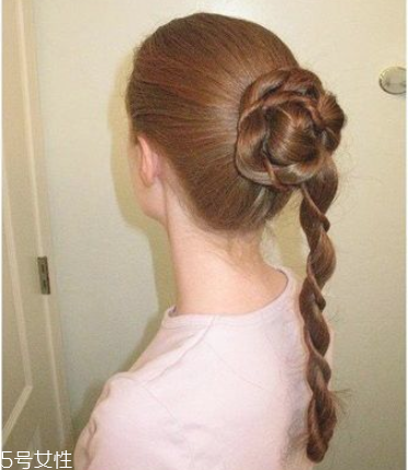 花瓣頭的扎法圖解步驟 今年最in丸子頭扎法 花瓣頭的扎法圖解步驟 今年最in丸子頭扎法