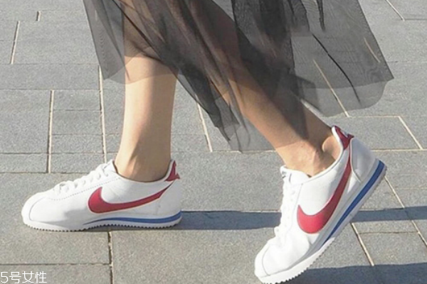 耐克阿甘鞋怎么清洗 不同材質(zhì)區(qū)別對(duì)待 耐克阿甘鞋怎么清洗 不同材質(zhì)區(qū)別對(duì)待