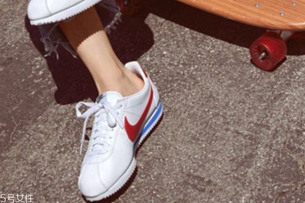 耐克阿甘鞋怎么清洗 不同材質(zhì)區(qū)別對(duì)待 耐克阿甘鞋怎么清洗 不同材質(zhì)區(qū)別對(duì)待