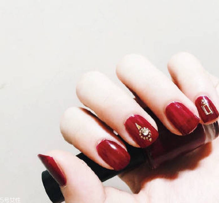 莫蘭迪色系指甲油有哪些 這幾個(gè)牌子顯白又耐看 莫蘭迪色系指甲油有哪些 這幾個(gè)牌子顯白又耐看