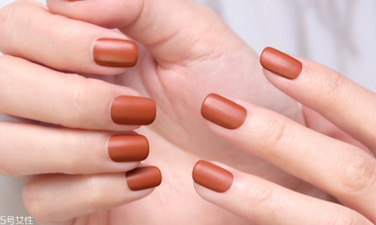 莫蘭迪色系指甲油有哪些 這幾個(gè)牌子顯白又耐看 莫蘭迪色系指甲油有哪些 這幾個(gè)牌子顯白又耐看