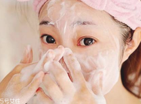 什么牌子的洗面奶清潔效果好 臉沒弄干凈什么都白搭 什么牌子的洗面奶清潔效果好 臉沒弄干凈什么都白搭