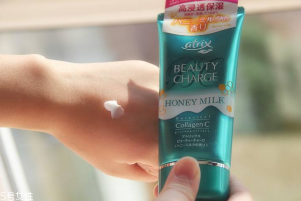 過期護手霜有哪些巧用 做潤發(fā)乳了解一下 過期護手霜有哪些巧用 做潤發(fā)乳了解一下