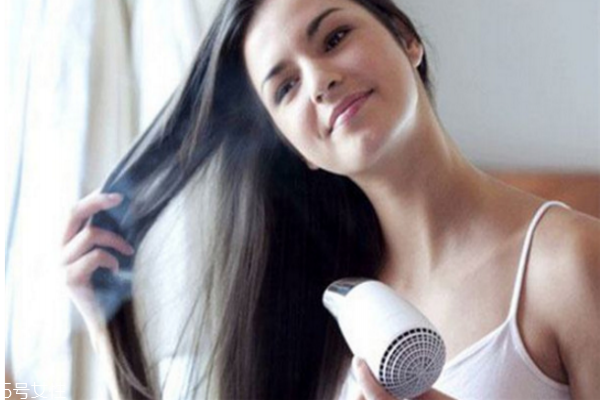 吹風(fēng)機(jī)后面怎么清理 吹風(fēng)機(jī)的作用及用途 吹風(fēng)機(jī)后面怎么清理 吹風(fēng)機(jī)的作用及用途