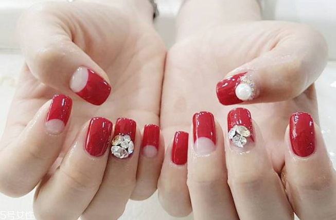 紅色美甲圖片2018款式 不艷麗也不俗氣的紅色 紅色美甲圖片2018款式 不艷麗也不俗氣的紅色