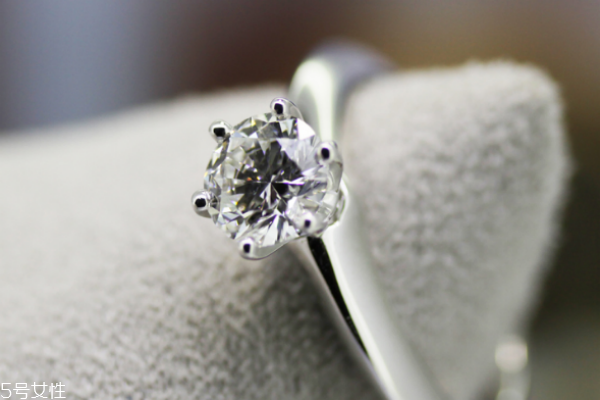 蒂芙尼30分鉆戒報價 起碼上萬元 蒂芙尼30分鉆戒報價 起碼上萬元