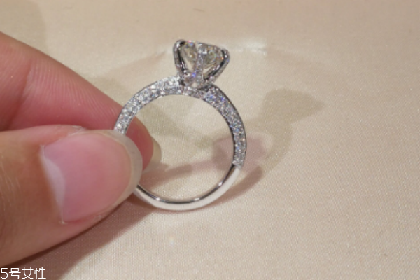 卡地亞一克拉鉆戒價(jià)格 美好愛情的見證 卡地亞一克拉鉆戒價(jià)格 美好愛情的見證