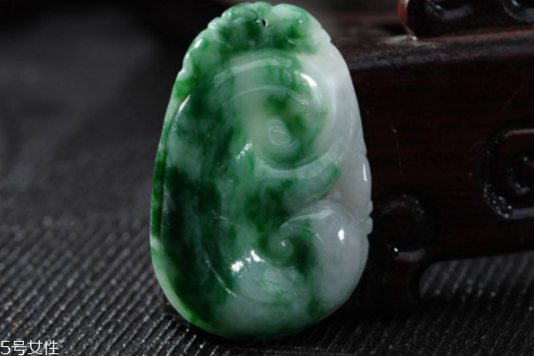 花青翡翠值錢(qián)嗎 要從多方面判斷