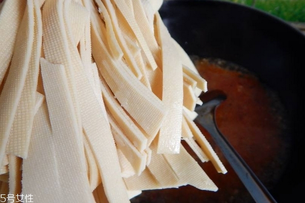 千張怎么打結(jié) 這個要點技巧 千張怎么打結(jié) 這個要點技巧