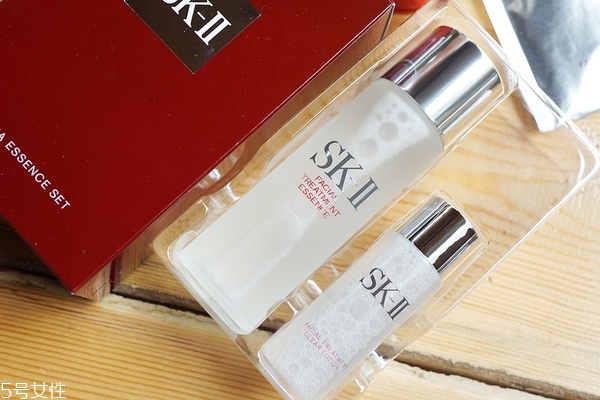 爽膚水和化妝水有什么區(qū)別 不同膚質(zhì)選用指南 爽膚水和化妝水有什么區(qū)別 不同膚質(zhì)選用指南