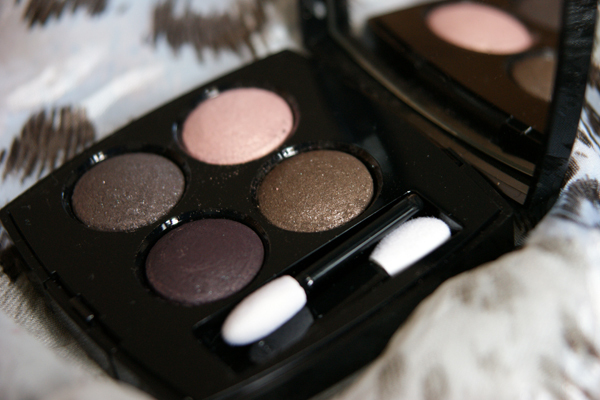 眼影顏色搭配技巧 一學(xué)就會的日常眼妝 眼影顏色搭配技巧 一學(xué)就會的日常眼妝